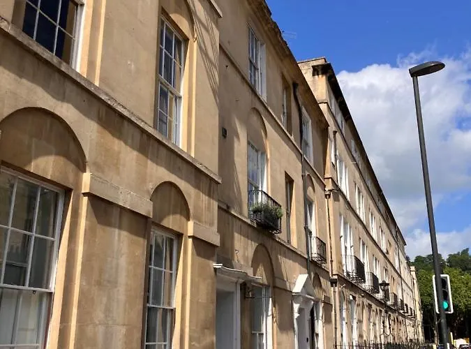 Elegant Well Appointed Maisonette 105M2