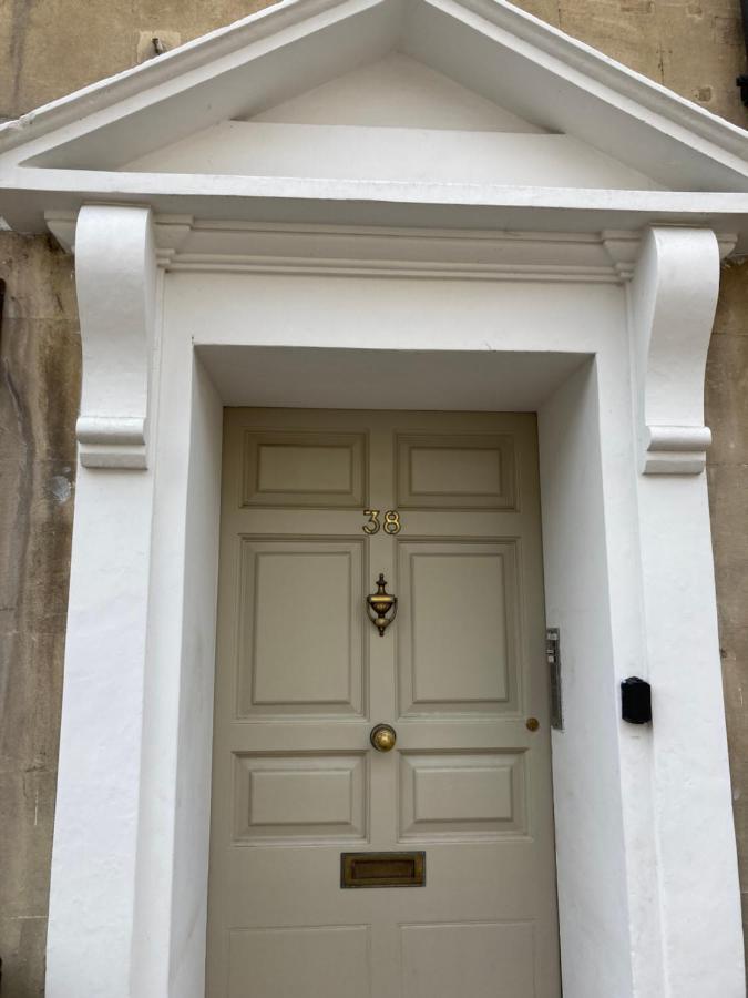 Apartment Elegant Well Appointed Maisonette 105m2 *
